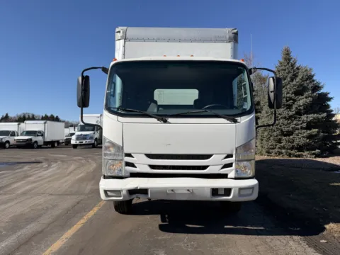 More photos of 2018 Isuzu NPR 16ft Box Truck with Lift Gate at Signature Truck Center, IL