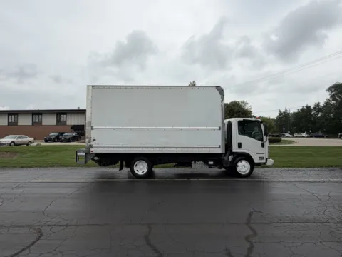 White 2018 Isuzu NPR 16ft Box Truck with Lift Gate for sale in Crystal Lake, IL