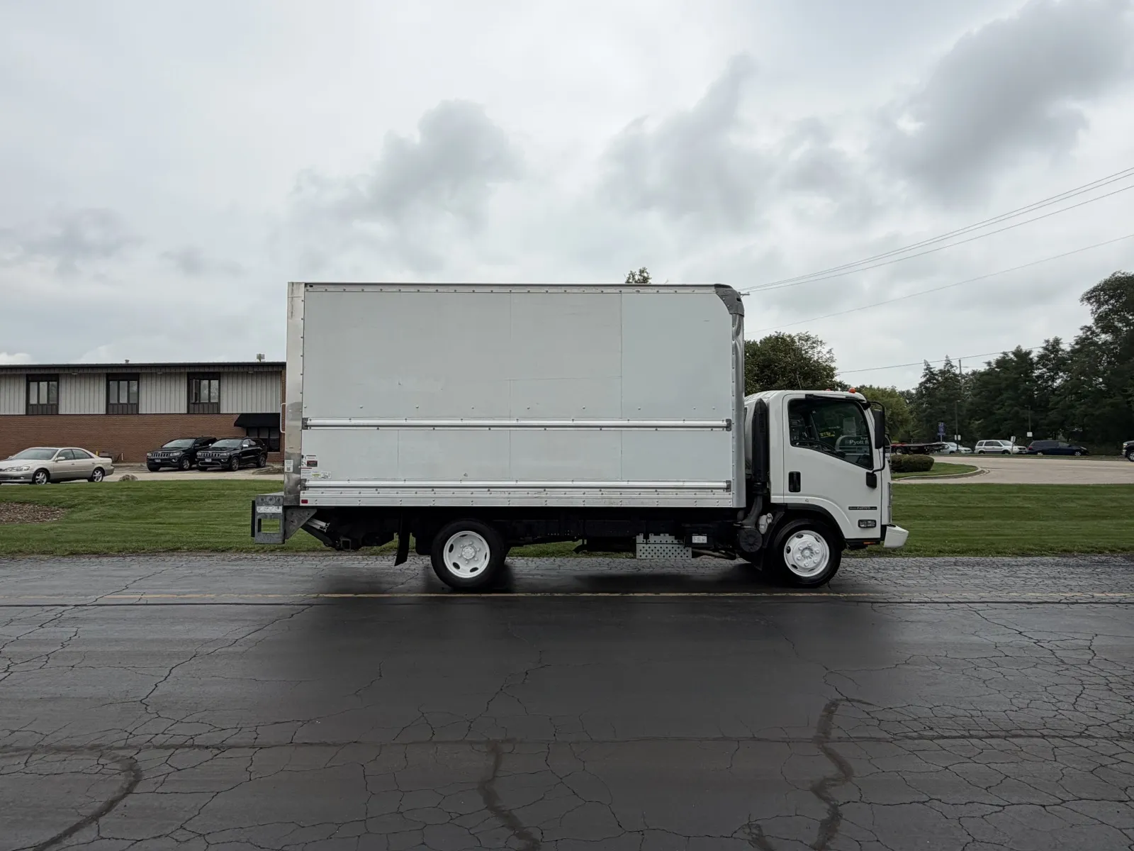 White 2018 Isuzu NPR 16ft Box Truck with Lift Gate for sale in Crystal Lake, IL