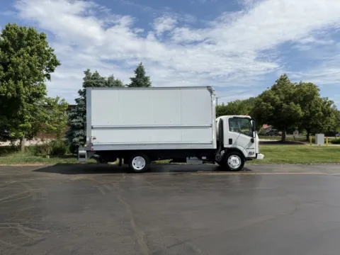 White 2018 Isuzu NPR 16ft Box Truck with Lift Gate for sale in Crystal Lake, IL
