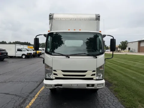 More photos of 2018 Isuzu NPR 16ft Box Truck with Lift Gate at Signature Truck Center, IL