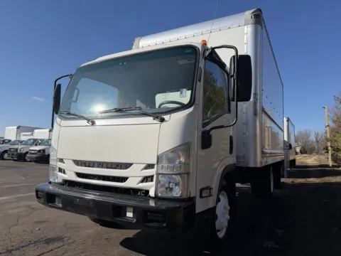 More photos of 2019 Isuzu NPR 16ft Box Truck with Lift Gate at Signature Truck Center, IL