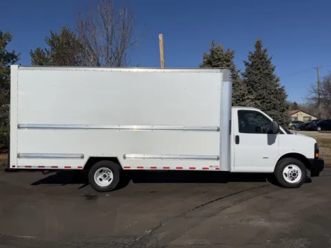 White 2021 GMC 3500 16ft Box Truck for sale in Crystal Lake, IL