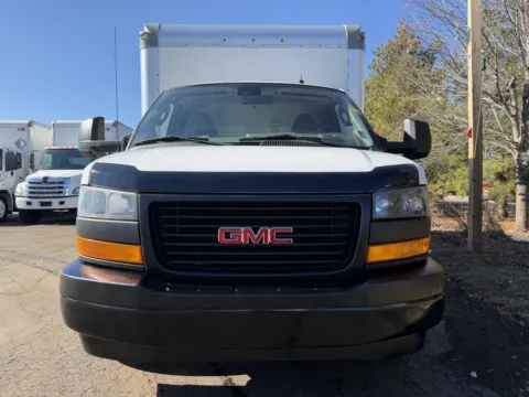 More photos of 2021 GMC 3500 16ft Box Truck at Signature Truck Center, IL