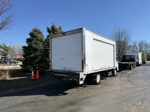 More photos of 2020 Isuzu NPR 16ft Box Truck/Side Rollup Door/Lift Gate at Signature Truck Center, IL