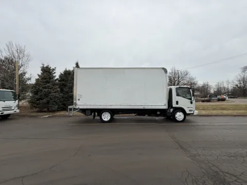 White 2019 Isuzu NPR 16ft Box Truck with Lift Gate for sale in Crystal Lake, IL