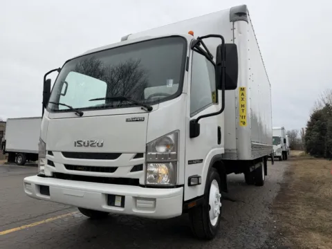 More photos of 2019 Isuzu NPR 16ft Box Truck with Lift Gate at Signature Truck Center, IL