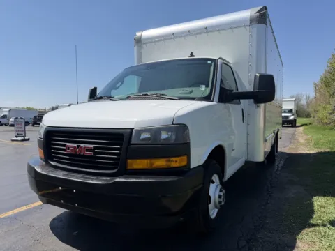 More photos of 2021 GMC 3500 16ft Box Truck at Signature Truck Center, IL