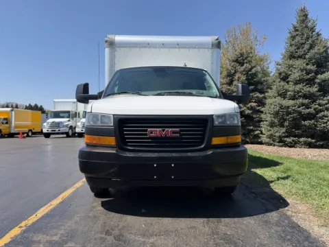 More photos of 2021 GMC 3500 16ft Box Truck at Signature Truck Center, IL