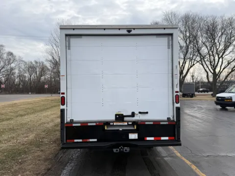 More photos of 2021 GMC 3500 16ft Box Truck at Signature Truck Center, IL