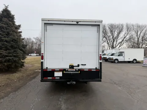 More photos of 2021 GMC 3500 16ft Box Truck at Signature Truck Center, IL