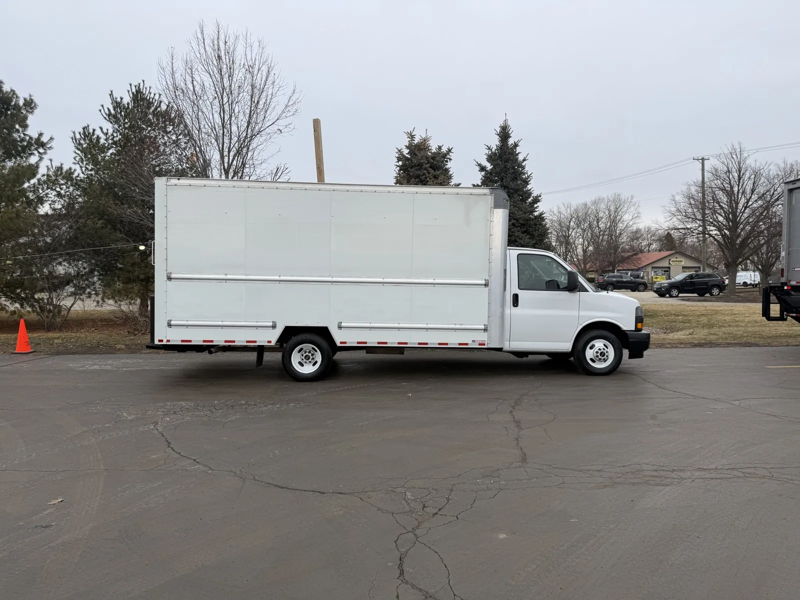 2021 GMC Savana Cutaway Work Van