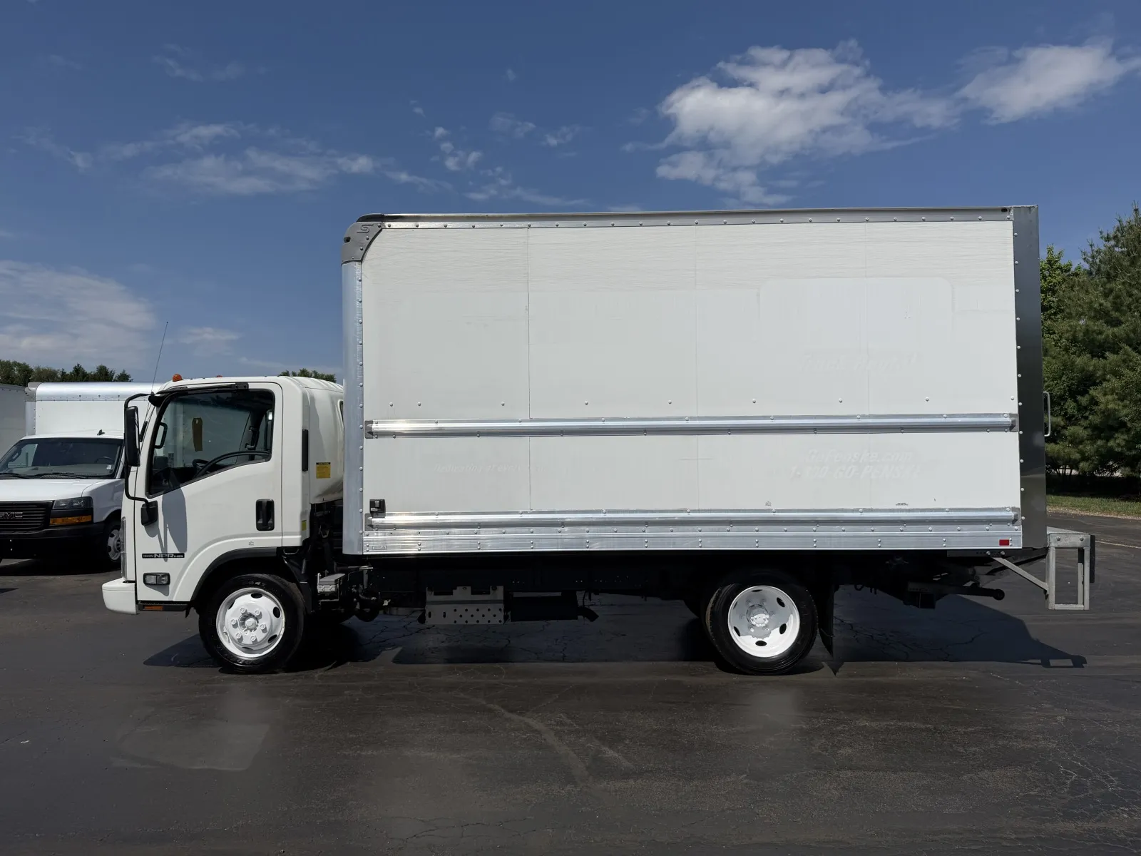 2019 Isuzu NPR HD - Photo 2
