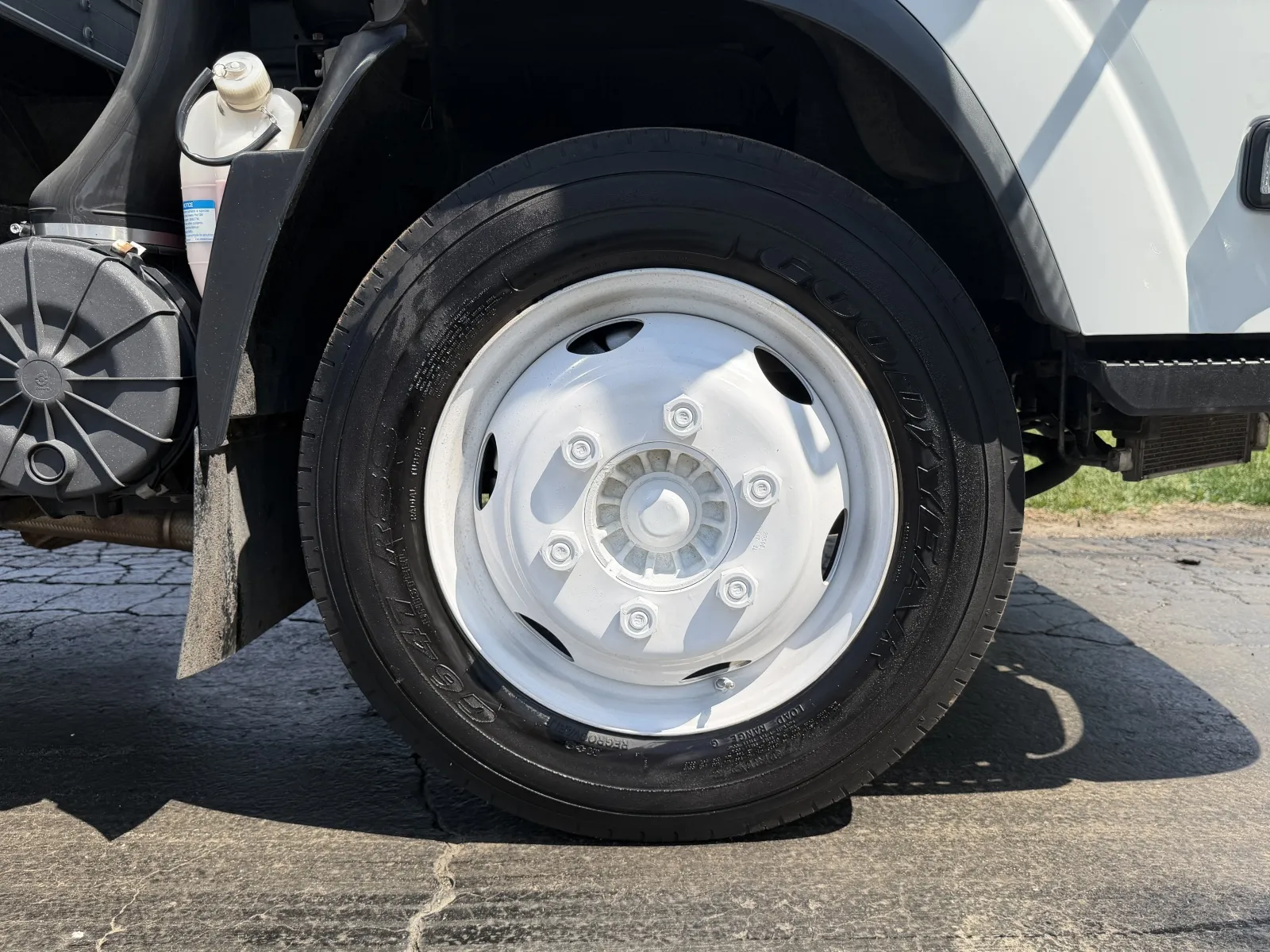 2019 Isuzu NPR HD - Photo 23