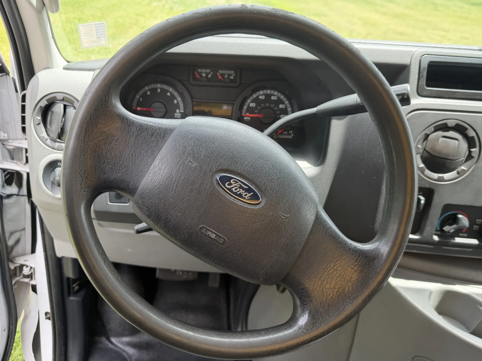 2015 Ford E-Series Cutaway Base - Photo 31