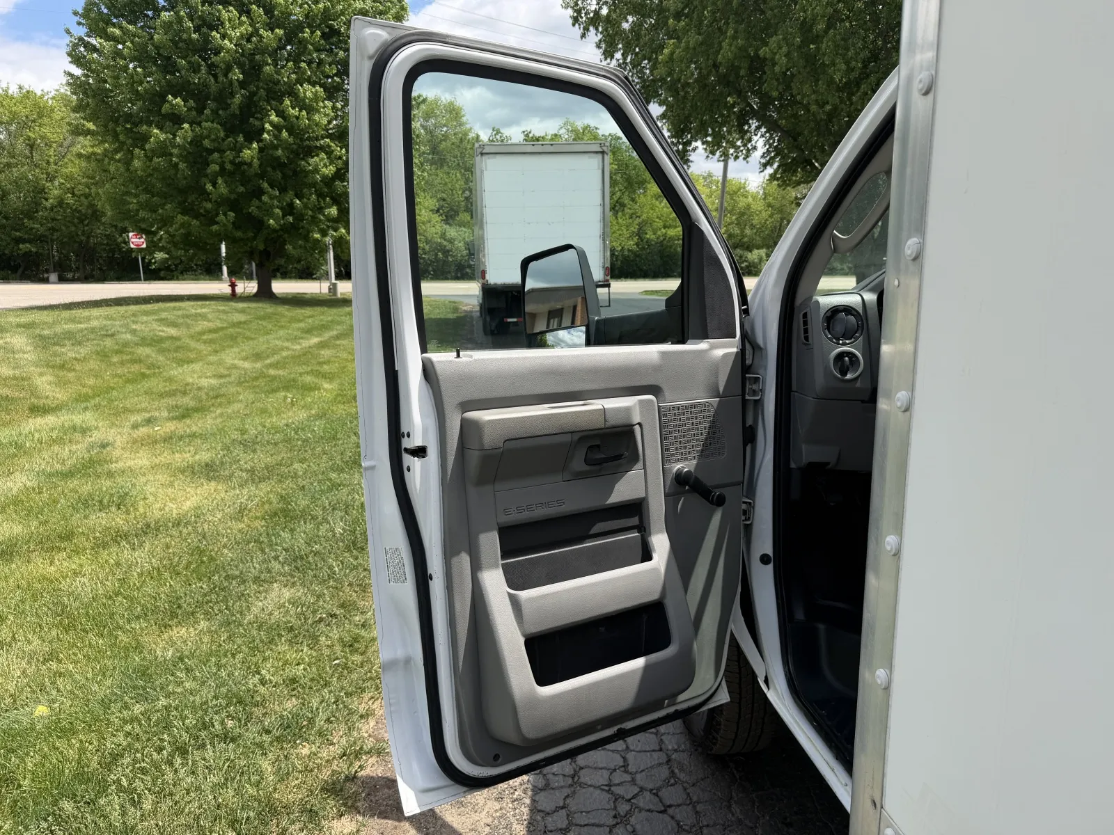 2015 Ford E-Series Cutaway Base - Photo 24
