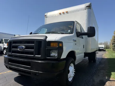 More photos of 2015 Ford E-350 16ft Box Truck at Signature Truck Center, IL
