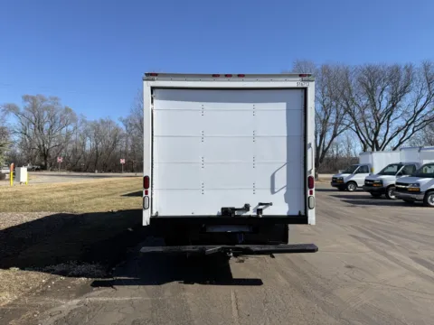 More photos of 2015 Ford E-350 16ft Box Truck at Signature Truck Center, IL