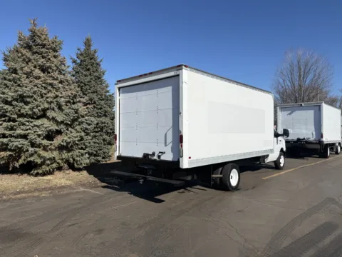More photos of 2015 Ford E-350 16ft Box Truck at Signature Truck Center, IL