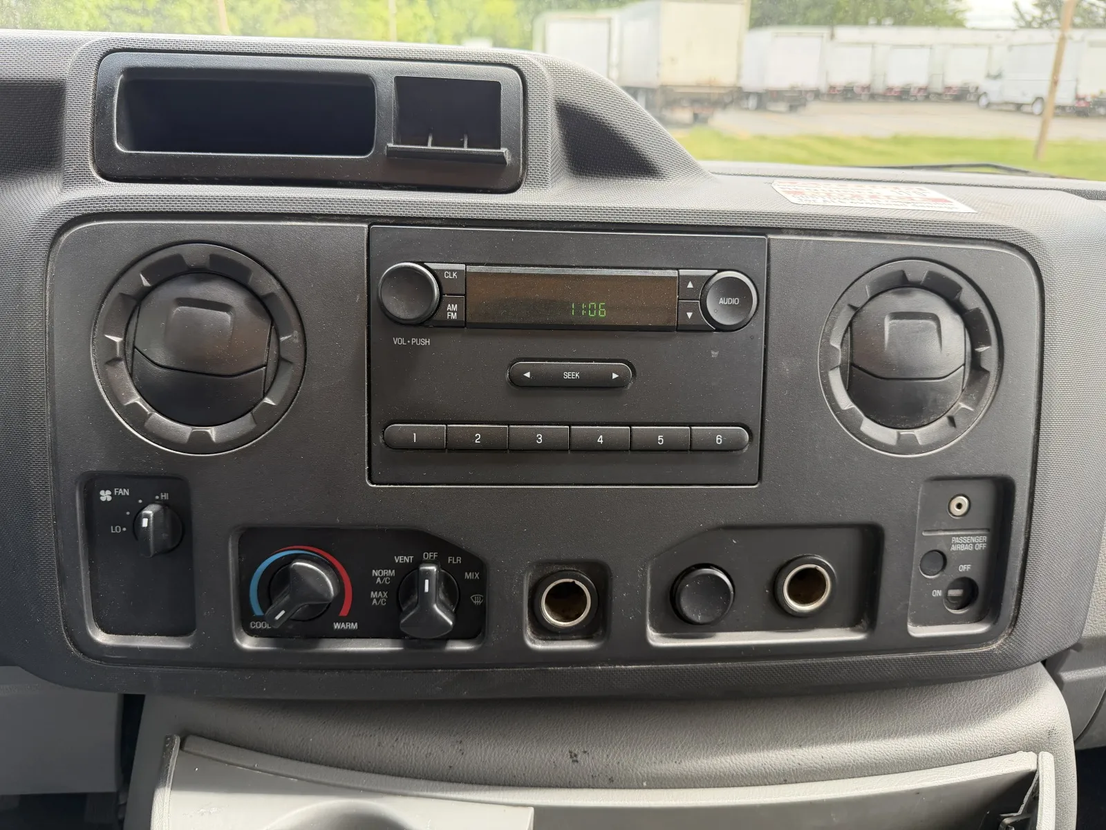 2015 Ford E-Series Cutaway Base - Photo 36