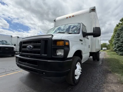 More photos of 2015 Ford E-350 16ft Box Truck at Signature Truck Center, IL