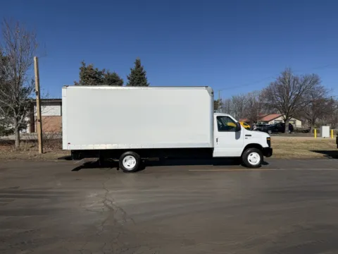 White 2015 Ford E-350 16ft Box Truck for sale in Crystal Lake, IL