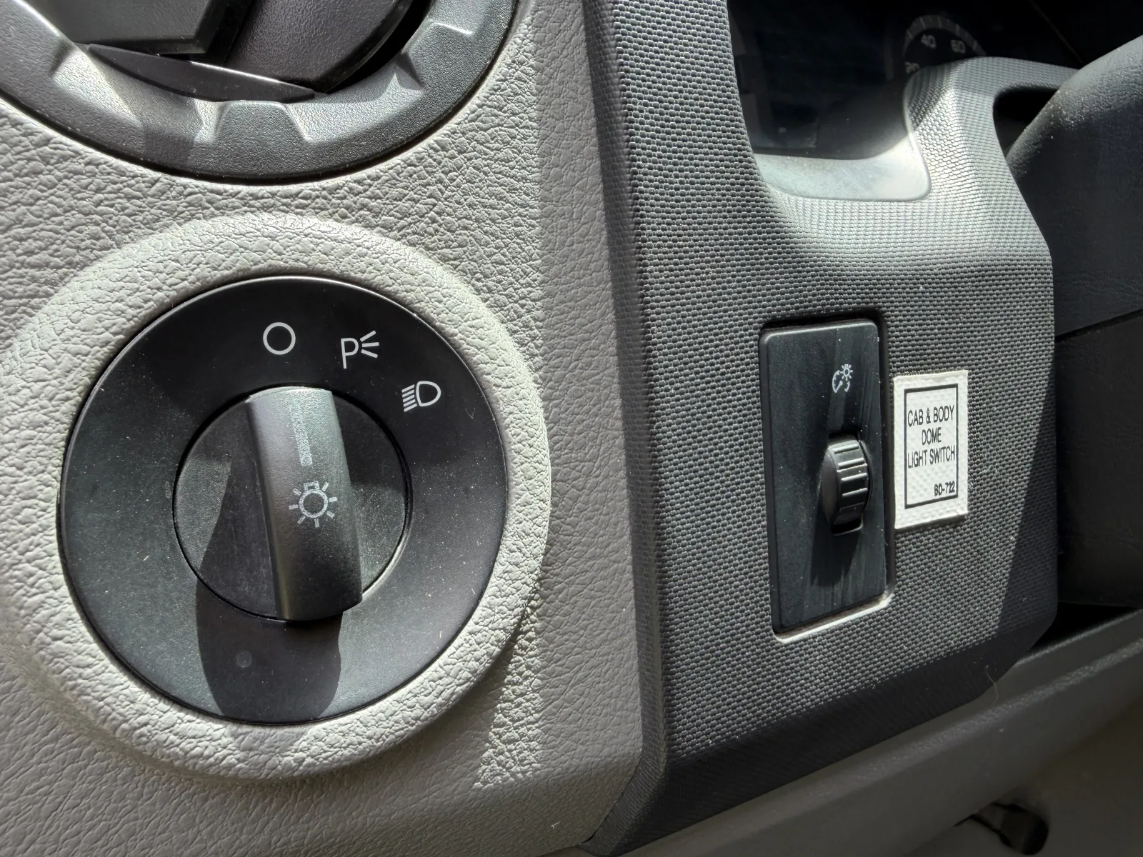 2015 Ford E-Series Cutaway Base - Photo 35