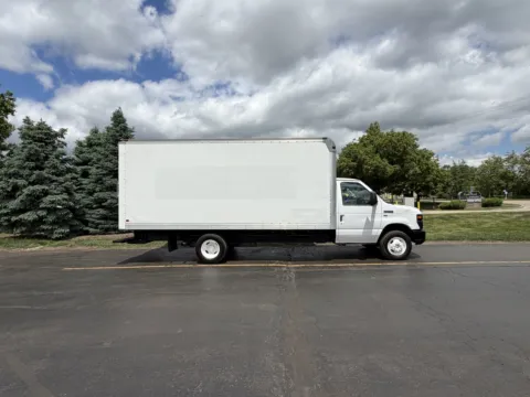 White 2015 Ford E-350 16ft Box Truck for sale in Crystal Lake, IL