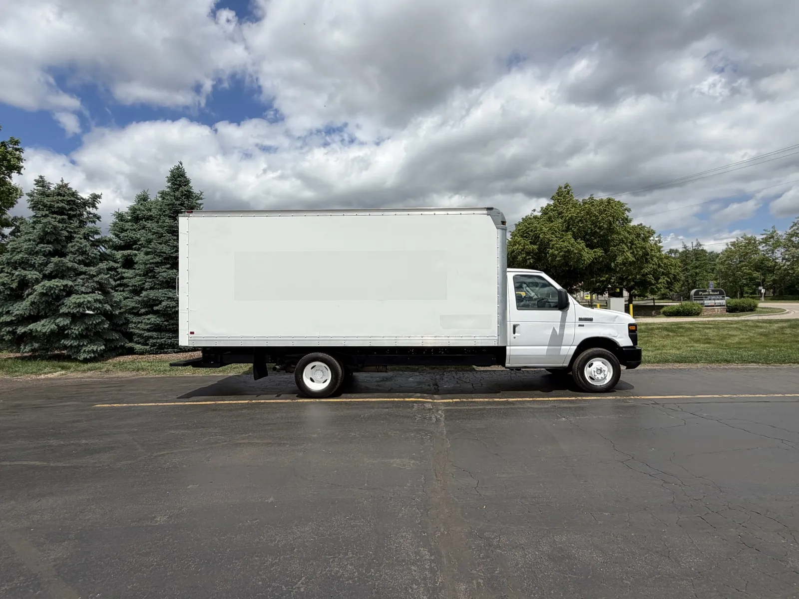White 2015 Ford E-350 16ft Box Truck for sale in Crystal Lake, IL