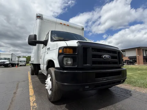 Another view of 2015 Ford E-350 16ft Box Truck for sale in Crystal Lake, IL at Signature Truck Center