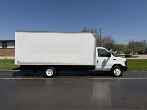 White 2015 Ford E-350 16ft Box Truck for sale in Crystal Lake, IL