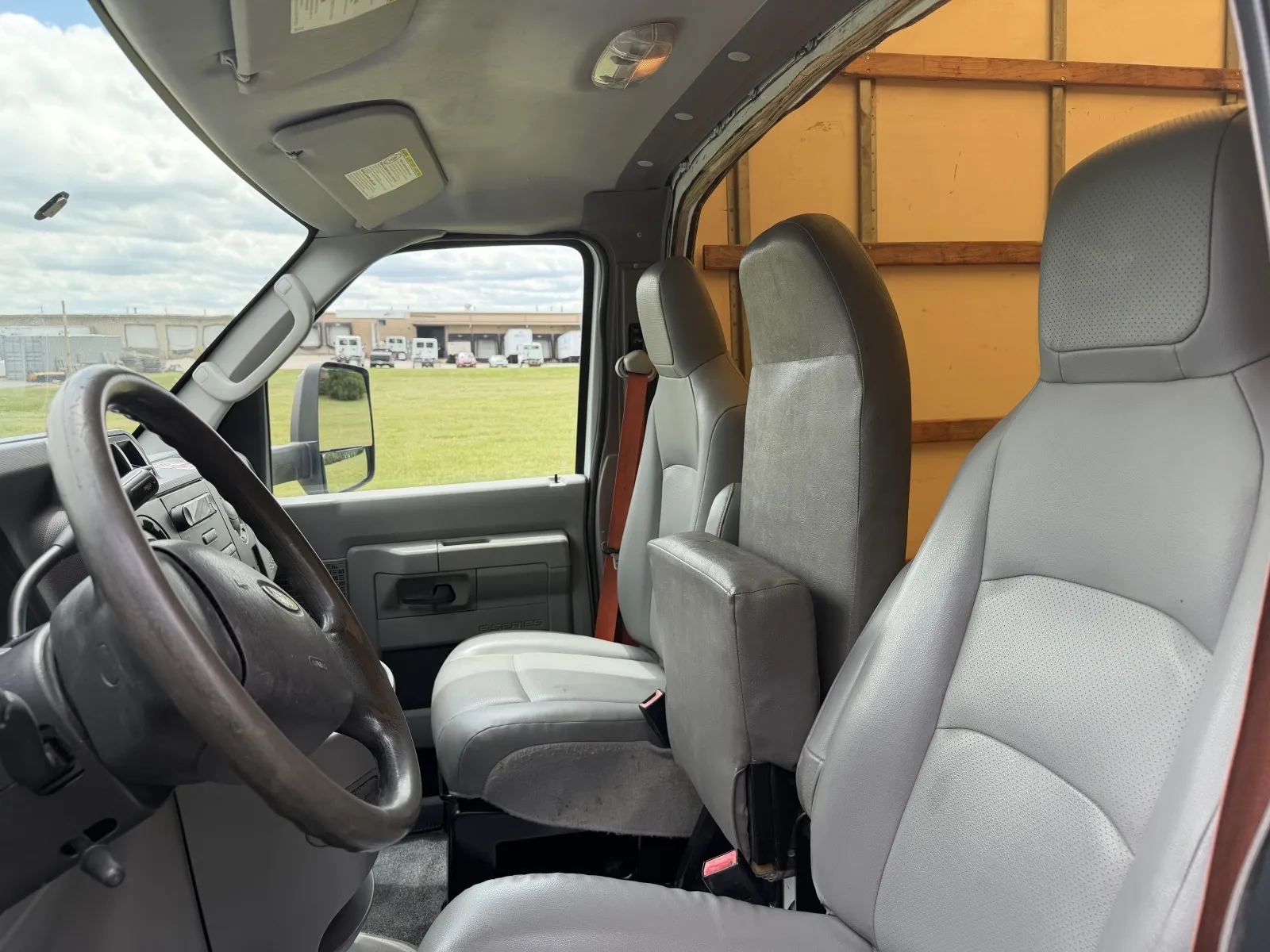 2015 Ford E-Series Cutaway Base - Photo 29