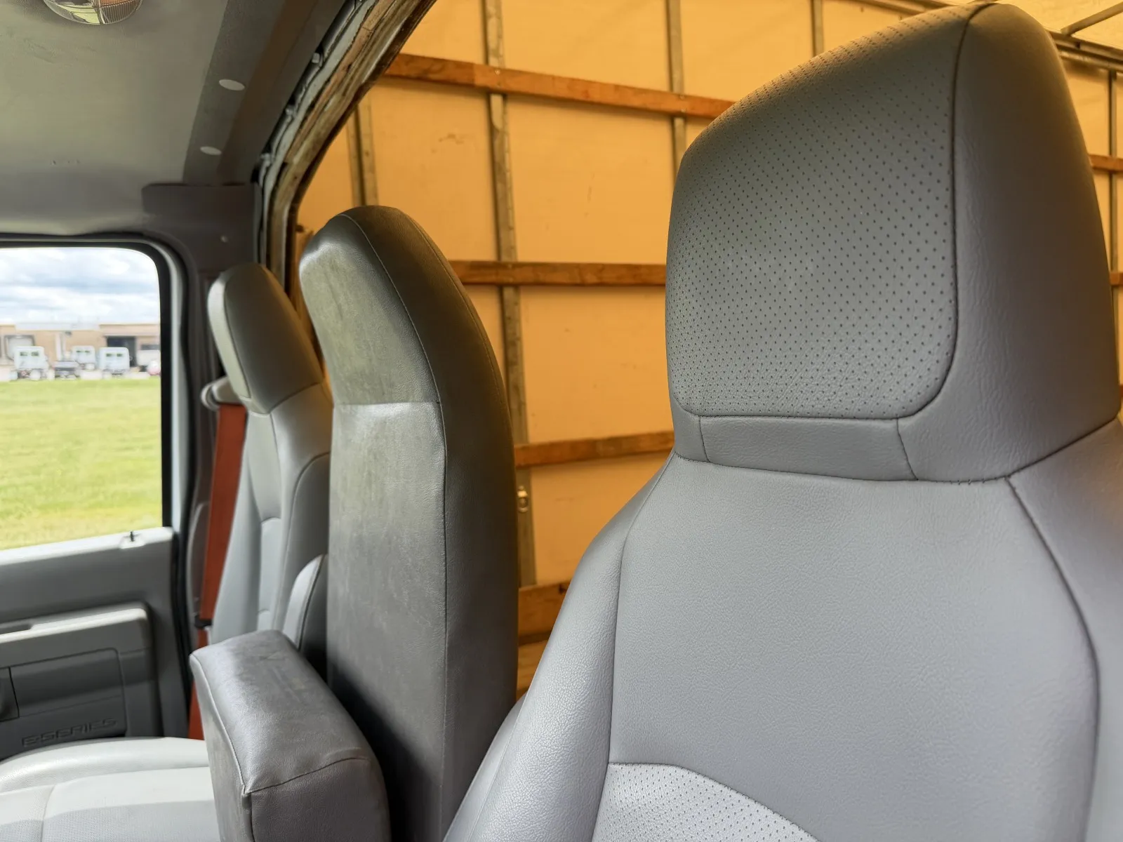 2015 Ford E-Series Cutaway Base - Photo 30