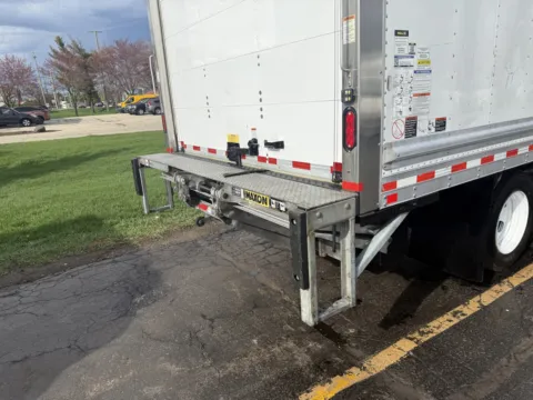 More photos of 2020 Isuzu NPR 16ft Box Truck with Lift Gate at Signature Truck Center, IL