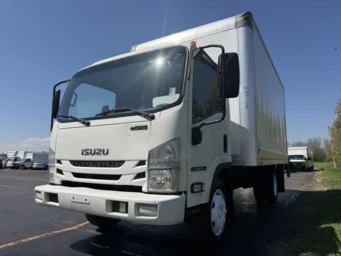 More photos of 2020 Isuzu NPR 16ft Box Truck with Lift Gate at Signature Truck Center, IL