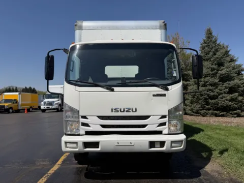 More photos of 2020 Isuzu NPR 16ft Box Truck with Lift Gate at Signature Truck Center, IL