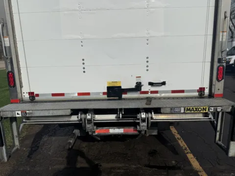 More photos of 2020 Isuzu NPR 16ft Box Truck with Lift Gate at Signature Truck Center, IL