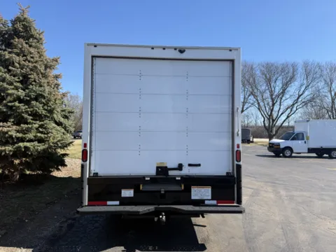 More photos of 2021 GMC 3500 16ft Box Truck at Signature Truck Center, IL