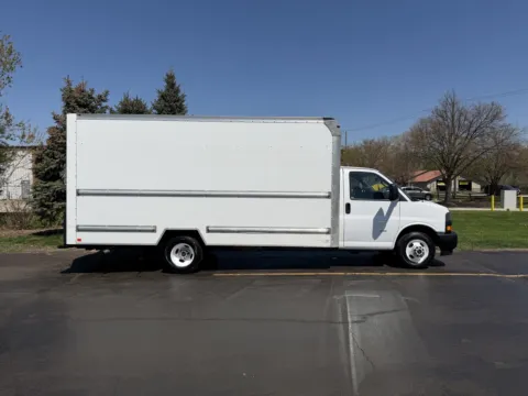 White 2021 GMC 3500 16ft Box Truck for sale in Crystal Lake, IL