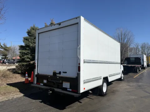 More photos of 2021 GMC 3500 16ft Box Truck at Signature Truck Center, IL