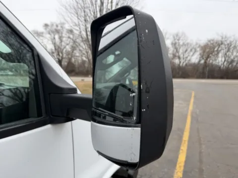 More photos of 2021 GMC 3500 16ft Box Truck at Signature Truck Center, IL