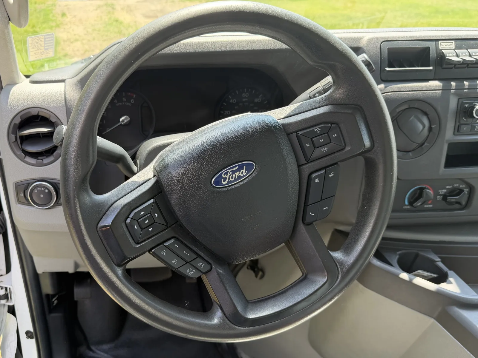 2022 Ford E-Series Cutaway Base - Photo 32
