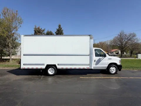 White 2022 Ford E-350 16ft Box Truck for sale in Crystal Lake, IL