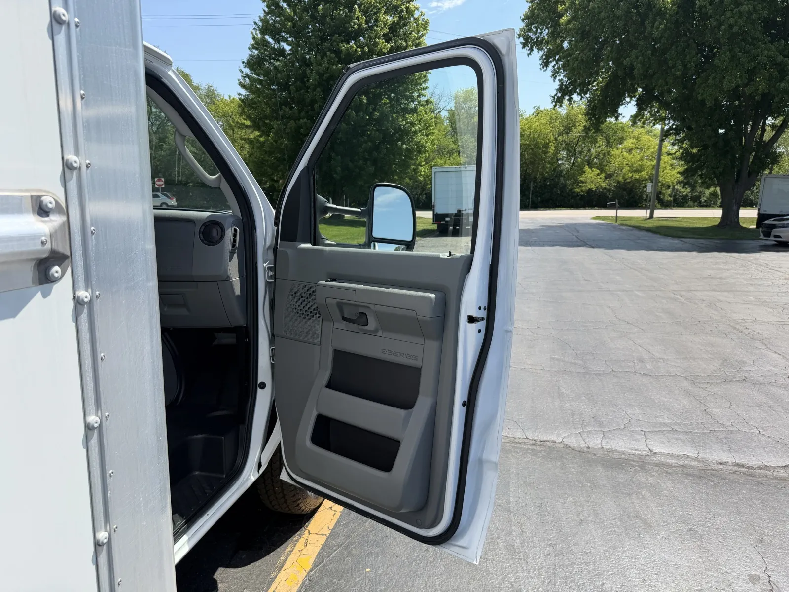 2022 Ford E-Series Cutaway Base - Photo 22