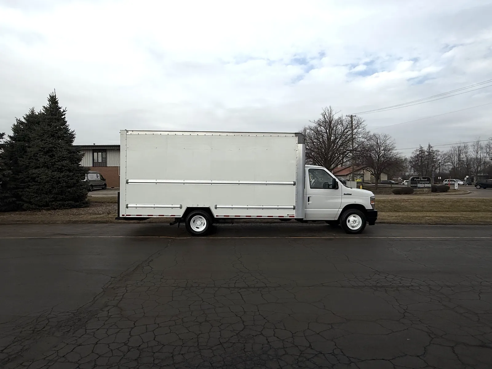 White 2022 Ford E-350 16ft Box Truck for sale in Crystal Lake, IL