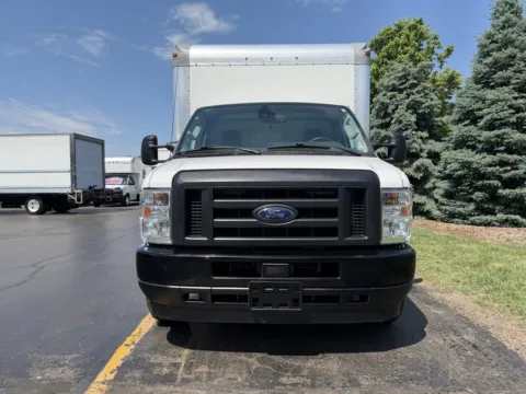 More photos of 2022 Ford E-350 16ft Box Truck at Signature Truck Center, IL