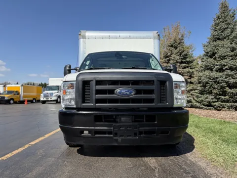 More photos of 2022 Ford E-350 16ft Box Truck at Signature Truck Center, IL