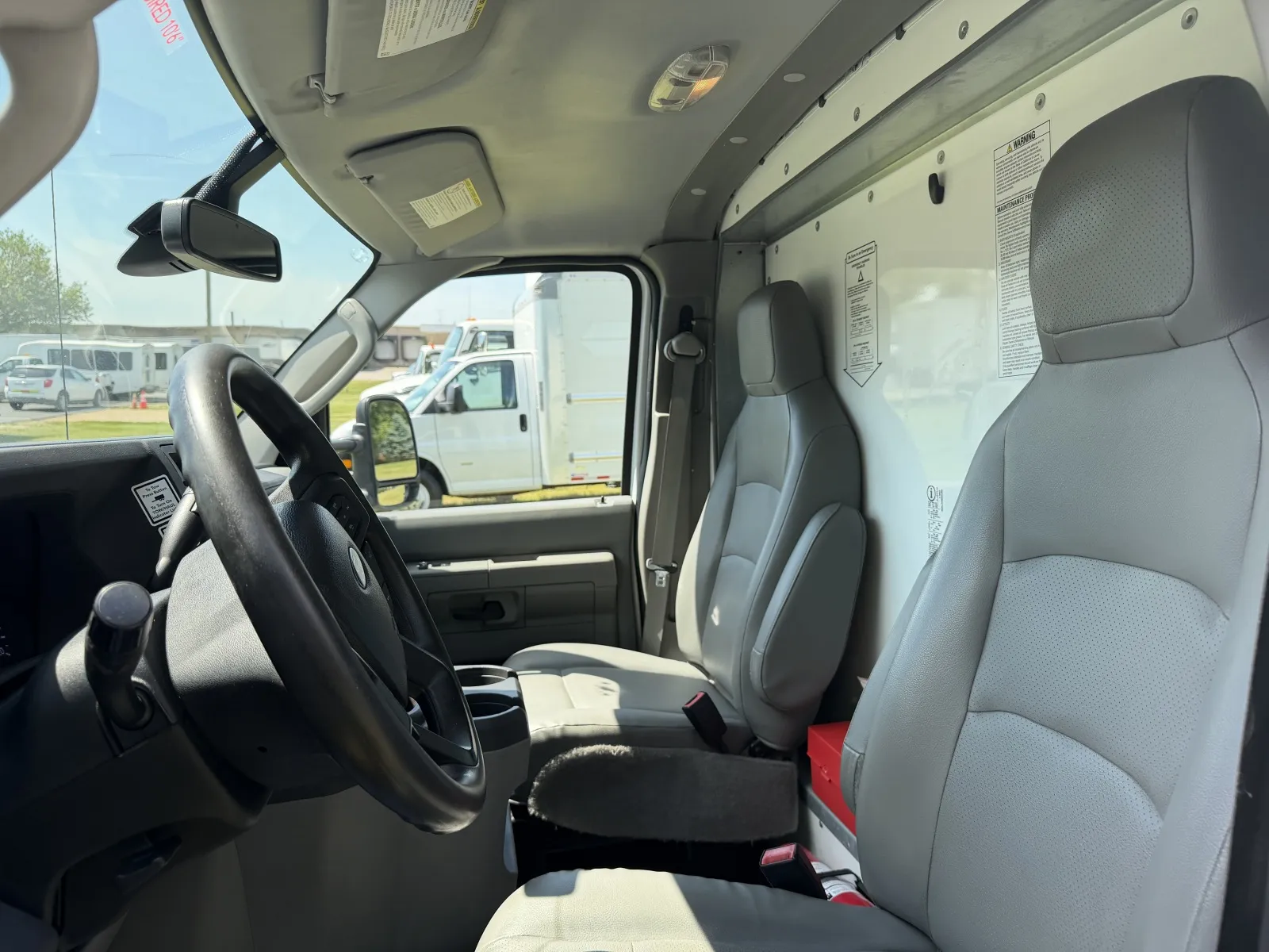 2022 Ford E-Series Cutaway Base - Photo 30