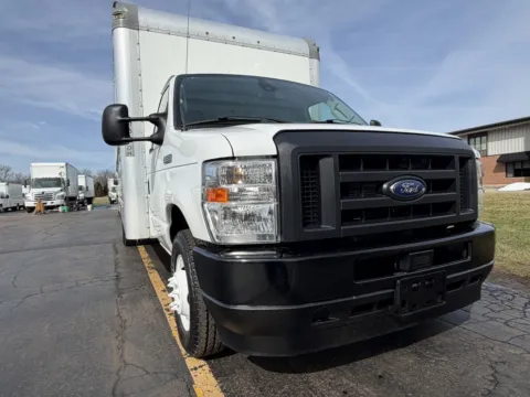 More photos of 2022 Ford E-350 16ft Box Truck at Signature Truck Center, IL