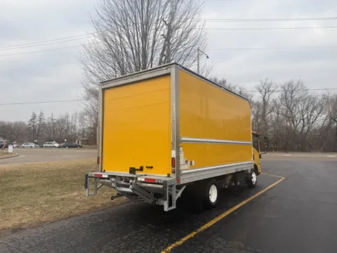 More photos of 2022 Isuzu NPR HD 16ft Box Truck with Lift Gate at Signature Truck Center, IL